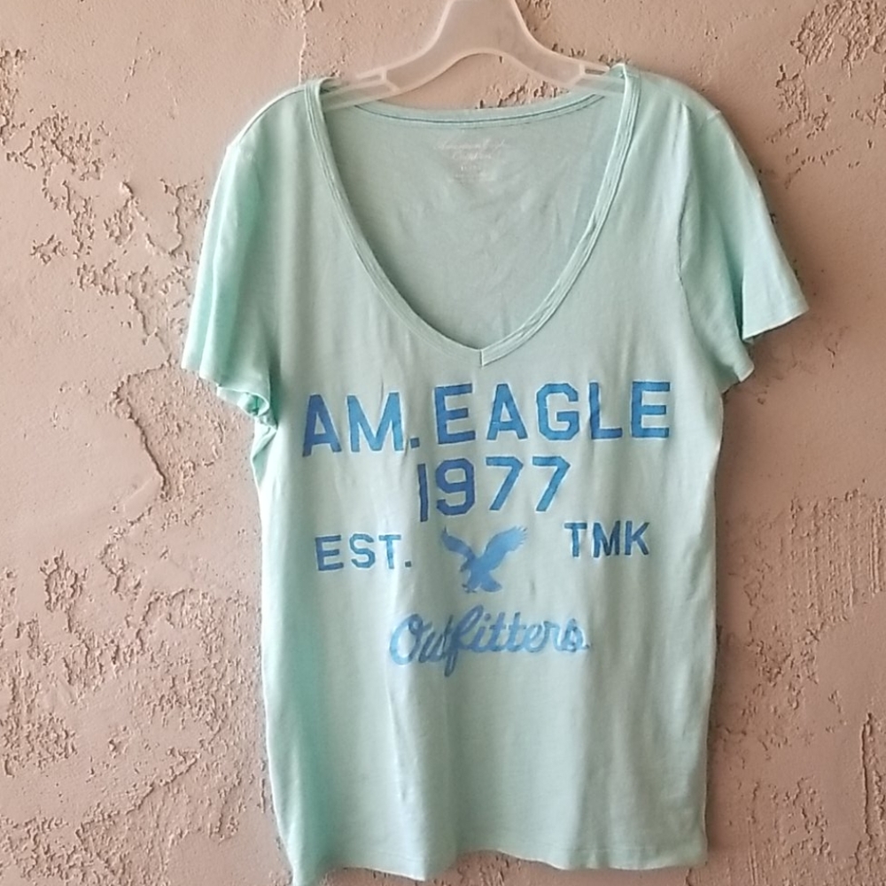 American Eagle V Neck T-shirt